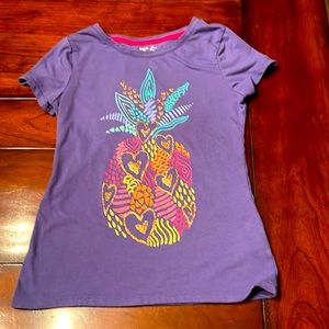 Gap kids T-shirt. Like new. Cute pineapple print with hearts. Size Large
